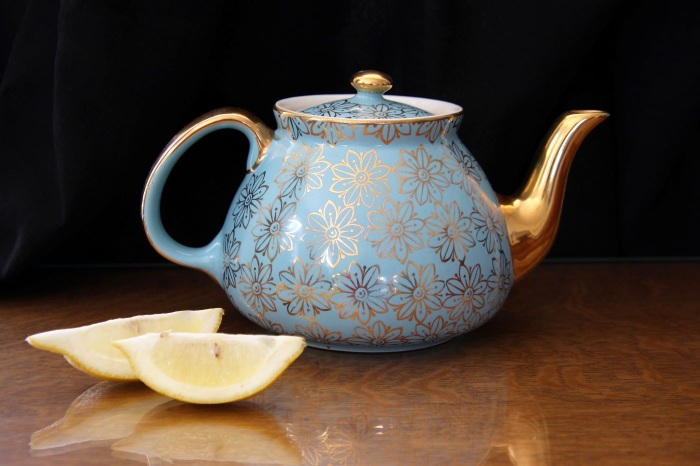 Deborah Clifford - Van Gogh's Teapot with Lemons