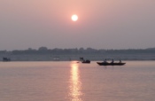 2016-10_DigitalB9_Margaret-Lee_Sunrise-Over-the-Ganges