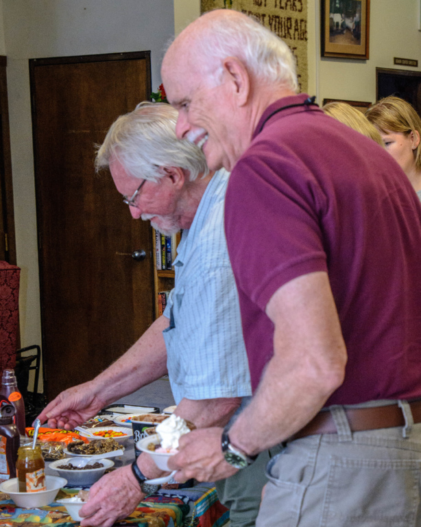 2016-09_Event_Charlie-Batchelder_Members-making-Sundaes